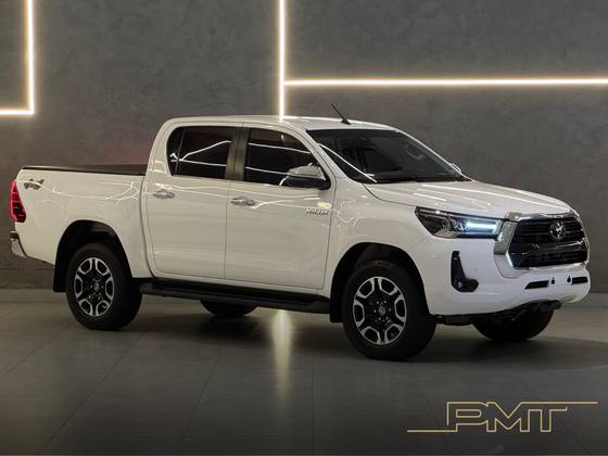 TOYOTA HILUX 2.8 D-4D TURBO DIESEL CD SRX 4X4 AUTOMÁTICO TOYOTA HILUX 2.8 D-4D TURBO DIESEL CD SRX 4X4 AUTOMÁTICO